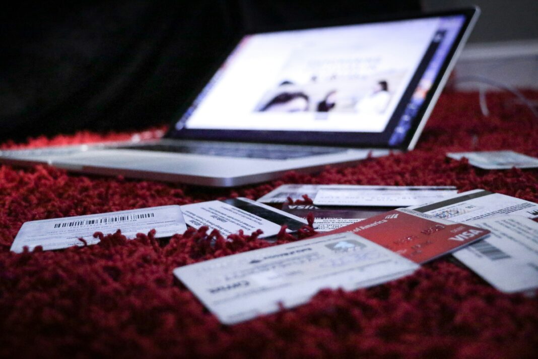 O avanço da tecnologia tem transformado o varejo, proporcionando uma experiência de compra mais personalizada e acessível a qualquer hora e de qualquer lugar (Foto: Unsplash)