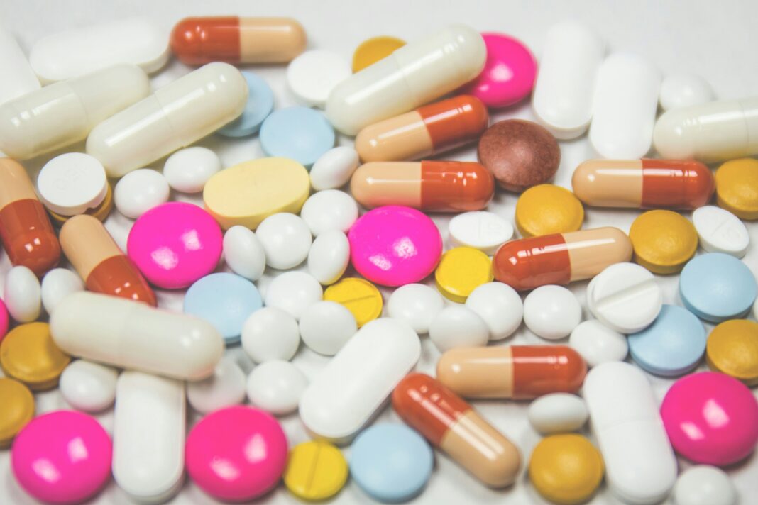 Nos próximos meses, a empresa pretende adicionar uma opção infantil e expandir o portfólio para incluir 20 produtos até maio do próximo ano, incluindo polivitamínicos e vitaminas isoladas como E, D e ômega 3 (Foto: Unsplash)
