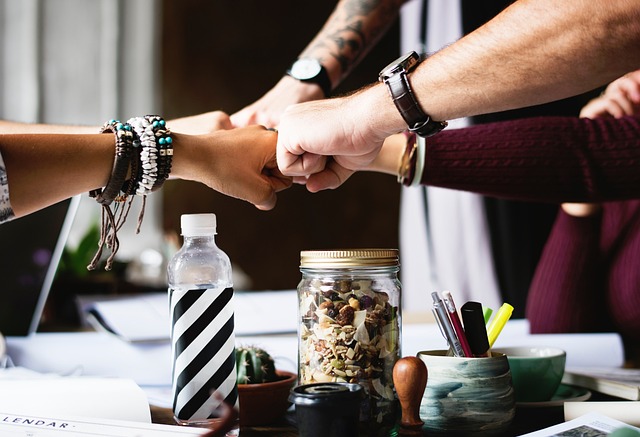 O verdadeiro desafio para as empresas não é apenas oferecer um bom salário, mas entender os múltiplos fatores que impulsionam a motivação e a retenção de talentos. (Foto: Pixabay)