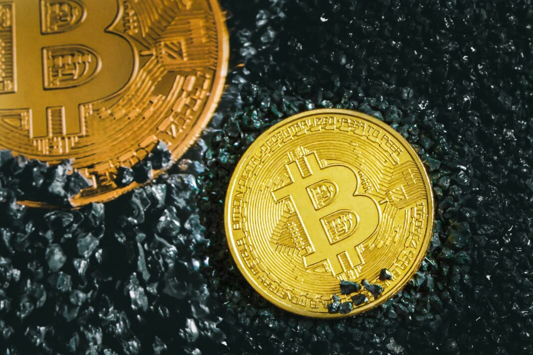 Compras de criptomoedas dobram em relação ao ano anterior, destacando o crescente interesse dos brasileiros por esses ativos (Foto: Unsplash)