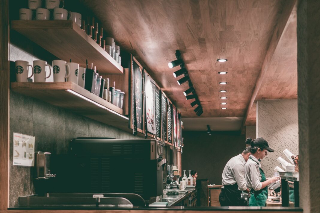 Com até R$ 35 mil, você pode empreender e abrir um negócio de sucesso (Foto: Unsplash)