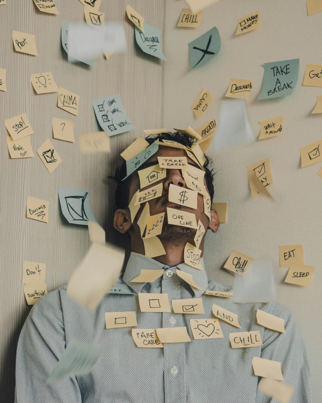 Saúde mental passa a ser foco no ambiente de trabalho, ultrapassando promoções e aumentos (Foto: Unsplash)