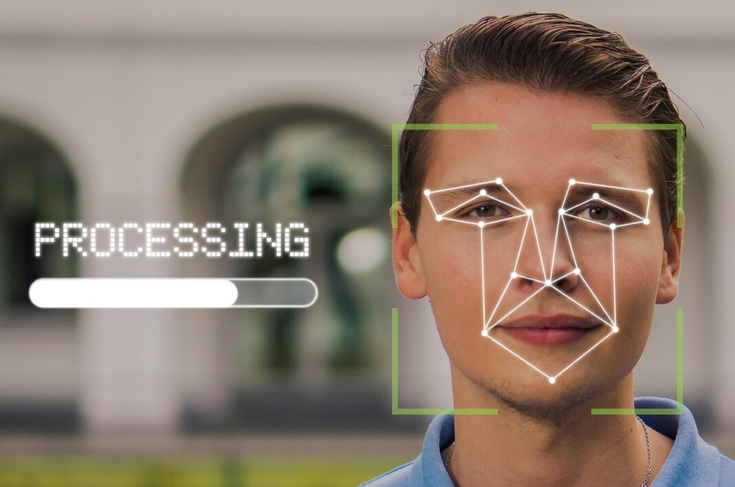 Autoridade holandesa penaliza Clearview AI por violação de privacidade, destacando uso inadequado de fotos da internet sem consentimento (Foto: Pixabay)