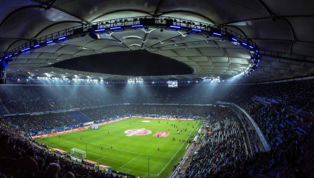 No Brasil, os clubes do futebol masculino gastaram US$ 4,23 milhões em transferências internacionais. Em contraste, o futebol feminino brasileiro não registrou gastos com transferências internacionais no período analisado pela FIFA (Foto: Unsplash)
