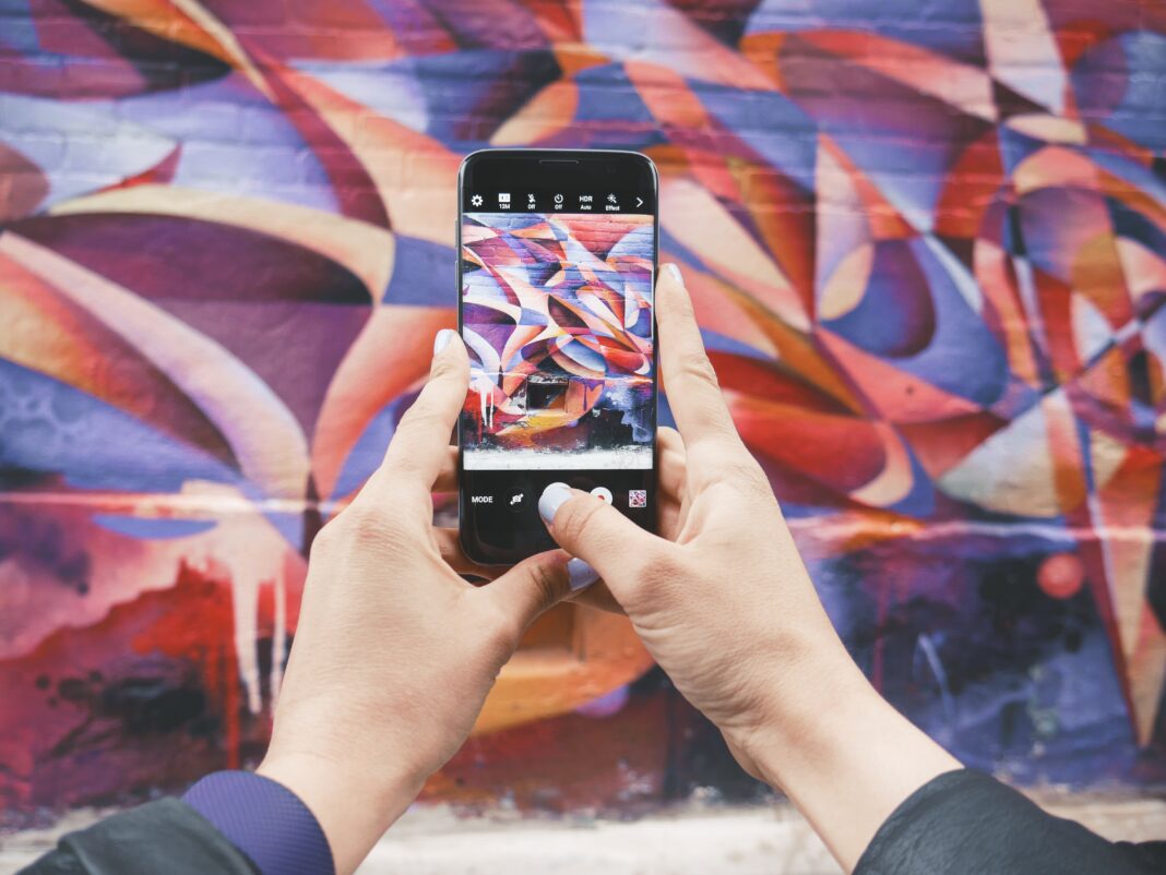 Nova tendência entre perfis de influenciadores desafia o marketing digital (Foto: Unsplash)
