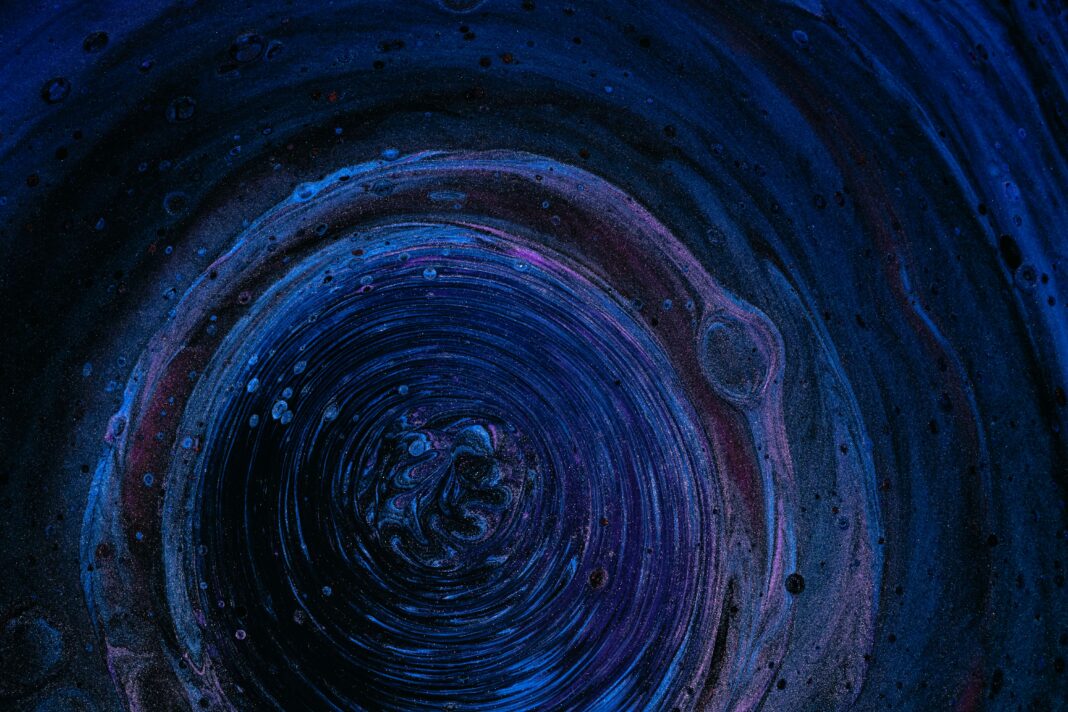 Matemáticos desmentem conceito fundamental sobre buracos negros extremos (Foto: Unsplash)