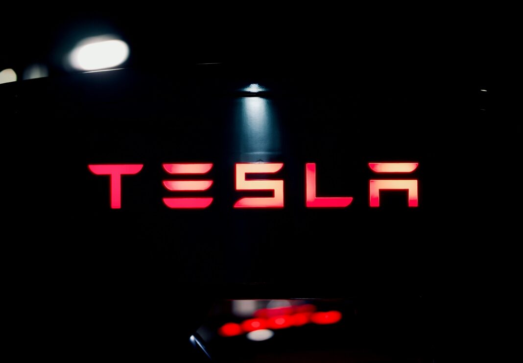Nova atualização do Full Self-Driving busca finalmente corrigir falhas e cumprir promessa de Elon Musk (Foto: Unsplash)