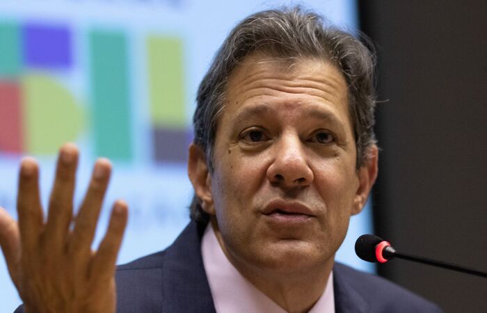 Entre as medidas do pacote está a limitação ao reajuste do salário mínimo, tema que pode gerar reações no cenário político e social (Foto: Instagram)