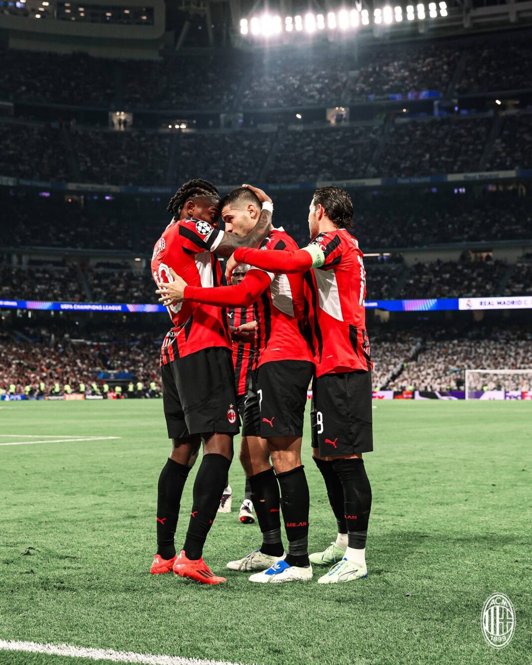 O Milan surpreendeu e venceu o Real Madrid por 3 a 1 no Santiago Bernabéu, pela quarta rodada da Liga dos Campeões da UEFA, em uma partida que deixou o atual campeão europeu à beira da crise (Foto: Facebook)