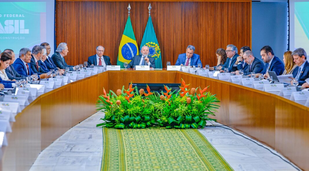 A análise preliminar do governo Lula é que, apesar de algumas diferenças em questões de política interna e externa, como imigração e transição energética, a relação com os Estados Unidos será pragmática (Foto: Facebook)