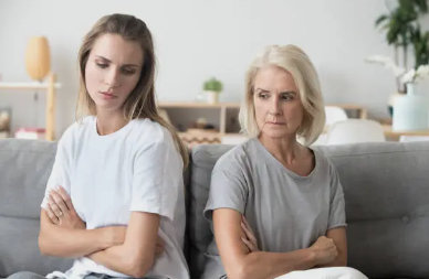 Decisão judicial considera falta de comprometimento da jovem e encerra obrigação de pensão alimentícia (Foto: Unsplash)