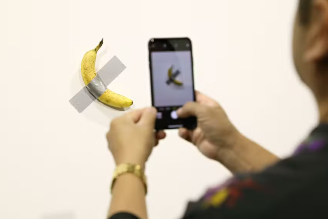 Obra conhecida como 'banana colada com fita adesiva' é estimada em US$ 1,5 milhão; entenda (Foto: Instagram)
