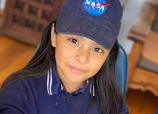 A jovem mexicana Adhara Pérez Sánchez, de 11 anos, sonha em integrar a equipe da NASA e explorar Marte (Foto: Instagram)