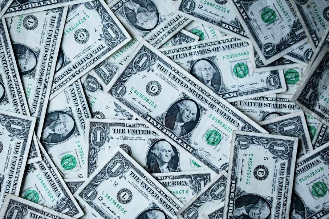 Desde a crise financeira de 2008, regulamentos globais mais restritivos foram aplicados para mitigar riscos de falências bancárias (Foto: Unplash)