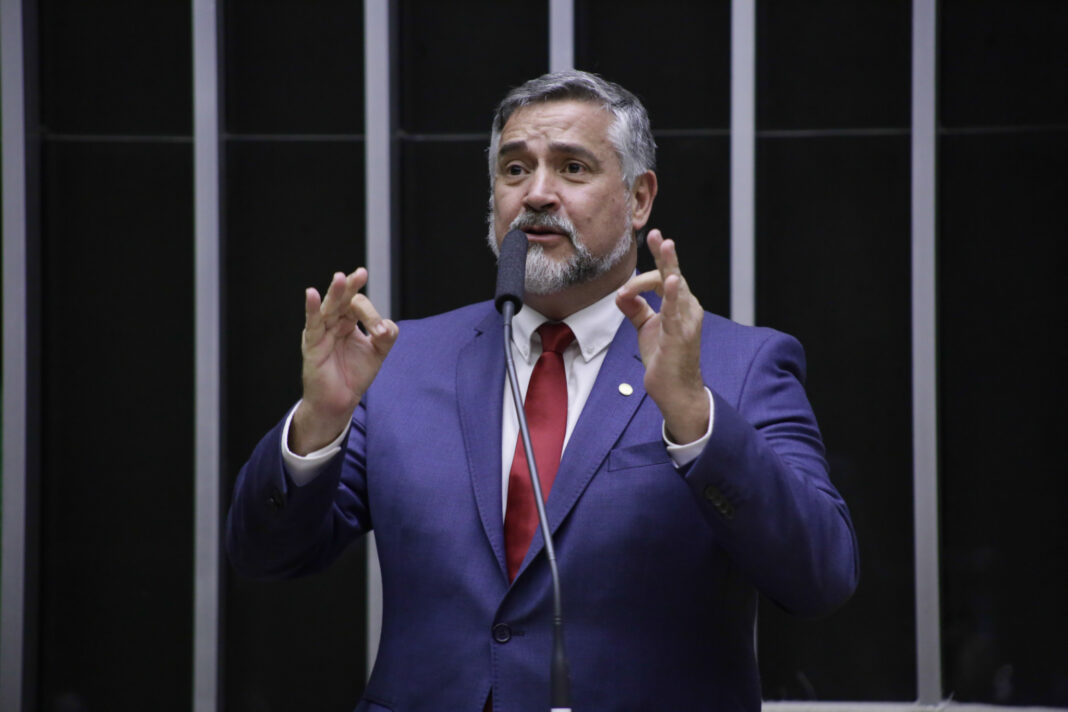 Paulo Pimenta relaciona descoberta da PF aos desdobramentos de atos antidemocráticos no país (Foto: Instagram)