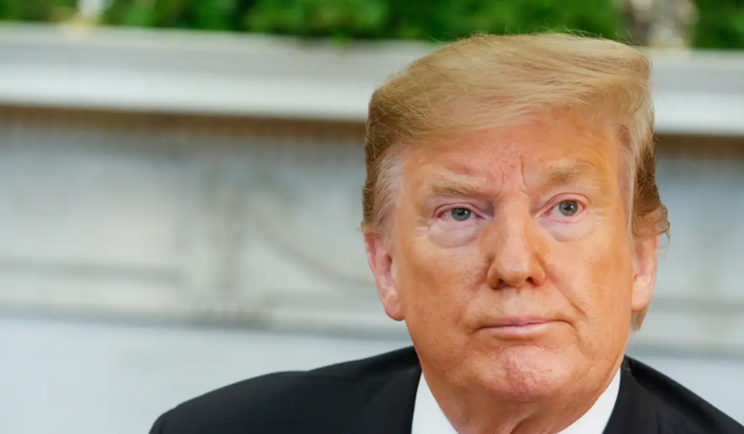 O recém-eleito presidente dos Estados Unidos, Donald Trump, inicia seu segundo mandato sob intensa pressão para equilibrar o apoio às gigantes da tecnologia americana e a crescente fiscalização imposta pela União Europeia (Foto: Instagram)
