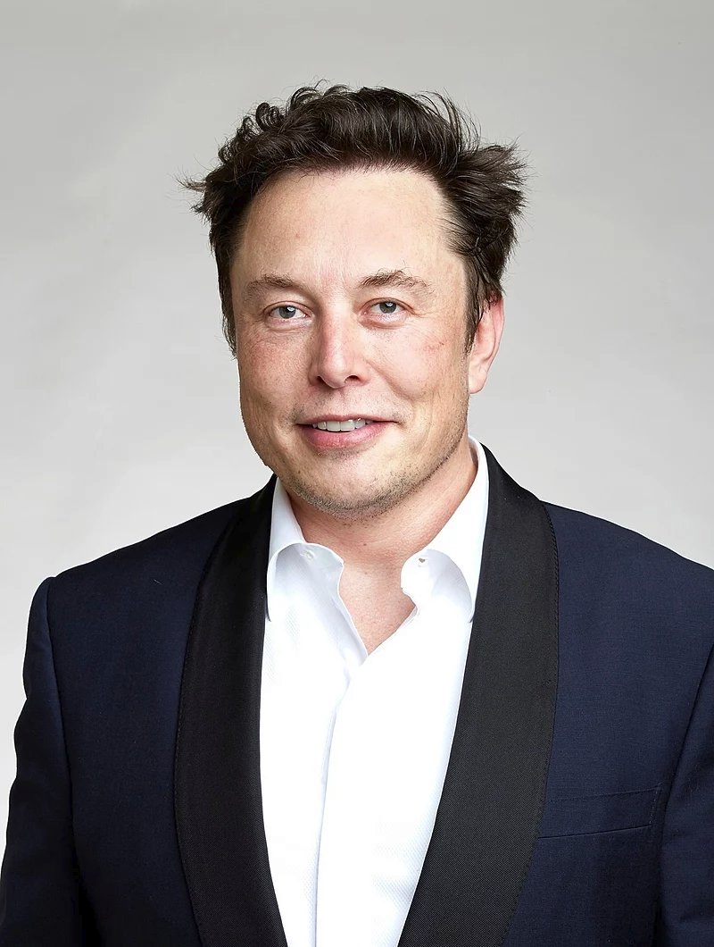 Elon Musk consolidou sua posição como a pessoa mais rica do mundo, com ganhos impressionantes vindos de sua fabricante de veículos elétricos, Tesla, e sua empresa de foguetes, SpaceX (Foto: X)