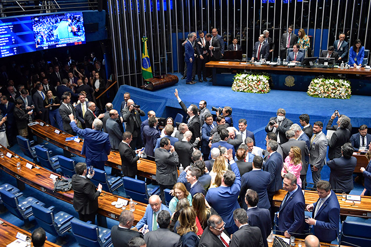 Em decisão simbólica, o Senado Federal aprovou nesta terça-feira, 10, o projeto de lei que busca estabelecer diretrizes para o uso e desenvolvimento da inteligência artificial (IA) no Brasil (Foto: Senado)