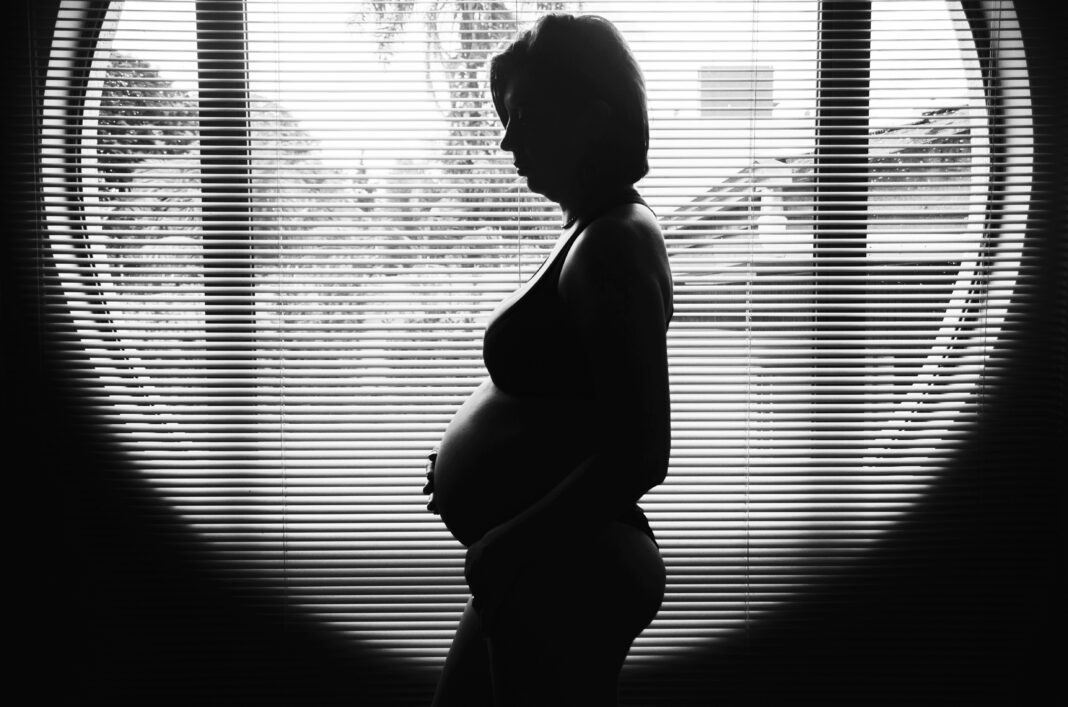 O Conselho Nacional dos Direitos da Criança e do Adolescente (Conanda) aprovou na última sexta-feira, 23, uma resolução que estabelece orientações para casos de aborto legal em crianças e adolescentes (Foto: Unsplash)