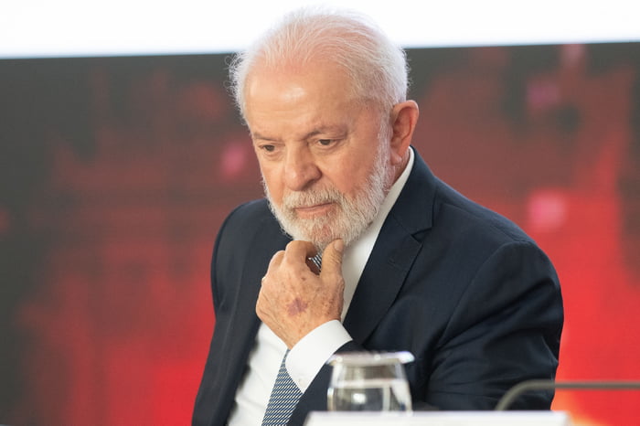 Em uma coletiva de imprensa, Lula afirmou que todos têm direito à presunção de inocência, mas destacou que qualquer tentativa de golpe contra a democracia deve ser tratada com rigor pela Justiça (Foto: Instagram)