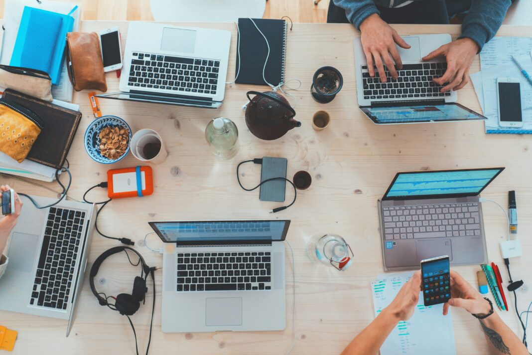 A China revelou um plano estratégico para acelerar a transformação digital de pequenas e médias empresas (PMEs) até 2027 (Foto: Instagram)