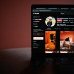 A possível proibição do TikTok nos Estados Unidos, prevista para entrar em vigor em janeiro de 2025, coloca contratos bilionários de tecnologia em risco (Foto: Unsplash)