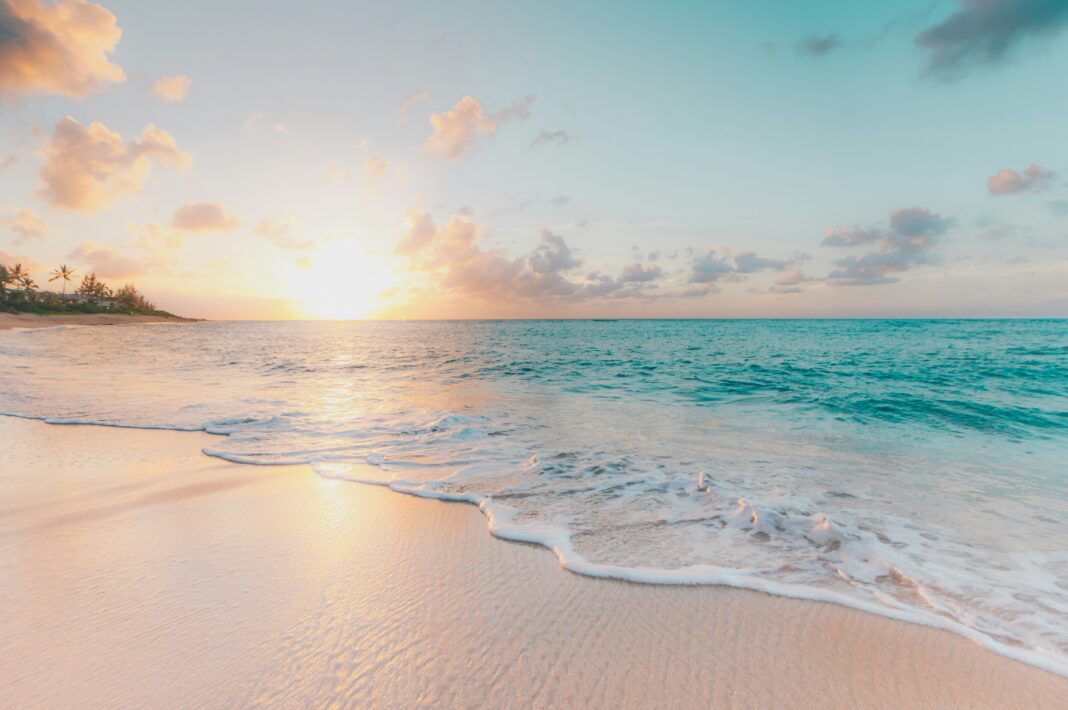 Atualmente, a União detém 17% do valor de cada terreno ou imóvel construído em uma faixa de 33 metros a partir do mar e cobra taxas como foro e laudêmio dos ocupantes (Foto: Unsplash)