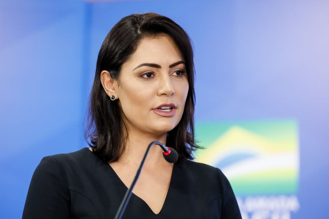 A ex-primeira-dama Michelle Bolsonaro reagiu nesta segunda-feira (27) às declarações feitas pelo tenente-coronel Mauro Cid, ex-ajudante de ordens de Jair Bolsonaro, que a mencionou em sua delação premiada como parte de um suposto plano para um golpe de Estado em 2022 (Foto: X)