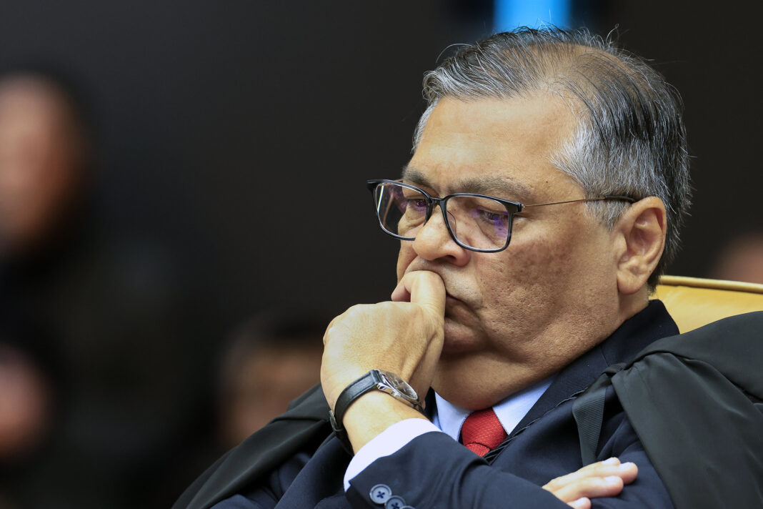 O ministro do Supremo Tribunal Federal (STF), Flávio Dino, determinou que o Ministério da Educação (MEC), a Controladoria-Geral da União (CGU) e a Advocacia-Geral da União (AGU) têm 30 dias para publicar normas que regulamentem o uso e a prestação de contas de emendas parlamentares destinadas a fundações de apoio a universidades e organizações não governamentais (ONGs) (Foto: X)