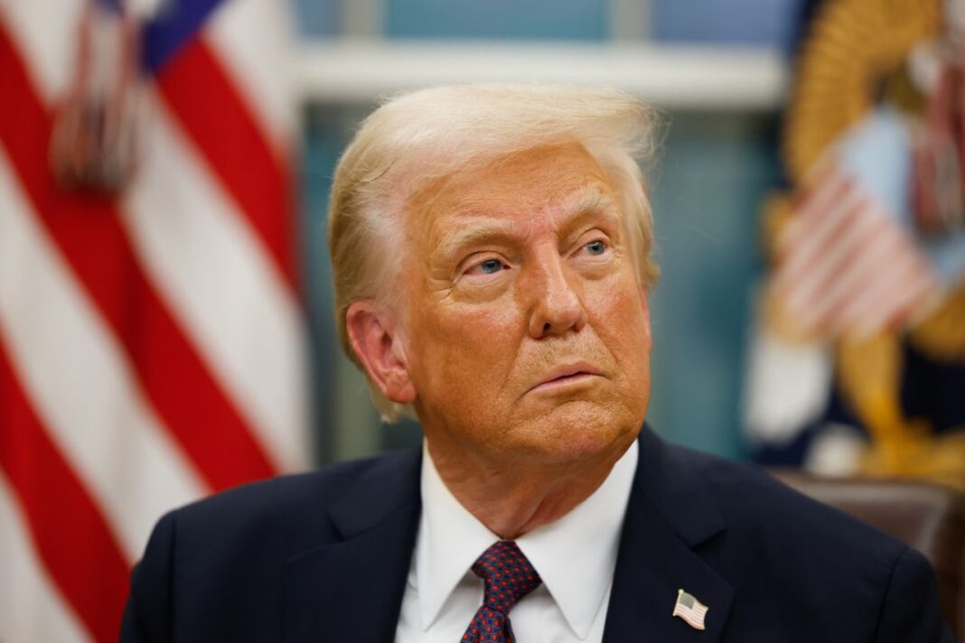 A volta de Donald Trump à presidência dos Estados Unidos abre oportunidades para o agronegócio brasileiro, mas políticas protecionistas prometem desvalorizar o real e pressionar a economia nacional (Foto: X)