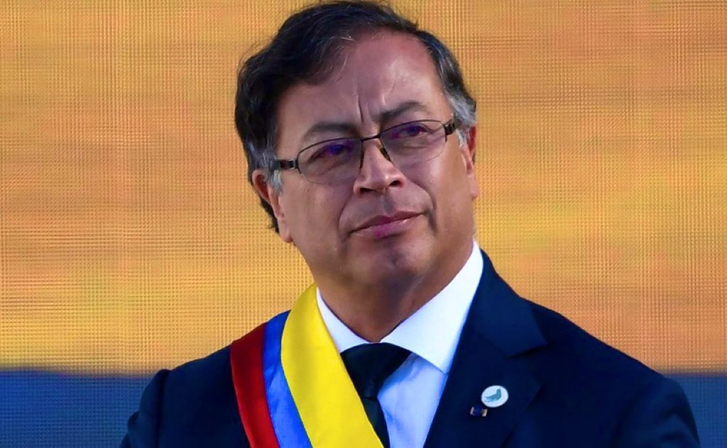 O presidente da Colômbia, Gustavo Petro, respondeu com veemência às sanções impostas pelo governo dos Estados Unidos, liderado por Donald Trump (Foto: X)