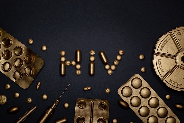 Nos últimos dez anos, os casos de HIV entre idosos no Brasil cresceram de forma alarmante (Foto: Pixabay)