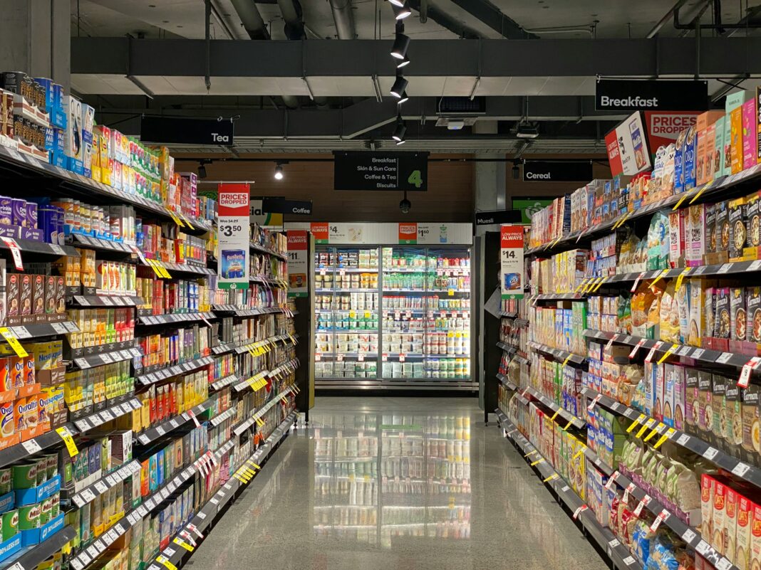 O presidente Luiz Inácio Lula da Silva afirmou que pretende reunir representantes de supermercados, atacadistas e produtores de alimentos para debater estratégias que possam reduzir os preços no país (Foto: Unsplash)