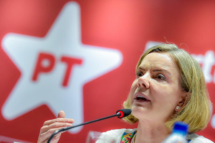 A deputada federal Gleisi Hoffmann, presidente do Partido dos Trabalhadores (PT), utilizou suas redes sociais para rebater críticas de governadores ao projeto sancionado pelo presidente Luiz Inácio Lula da Silva sobre a renegociação das dívidas estaduais (Foto: X)
