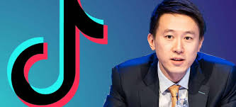 O atual CEO do TikTok, Shou Zi Chew, já esteve dentro do universo de Mark Zuckerberg, mas em uma posição bem diferente (Foto: X)