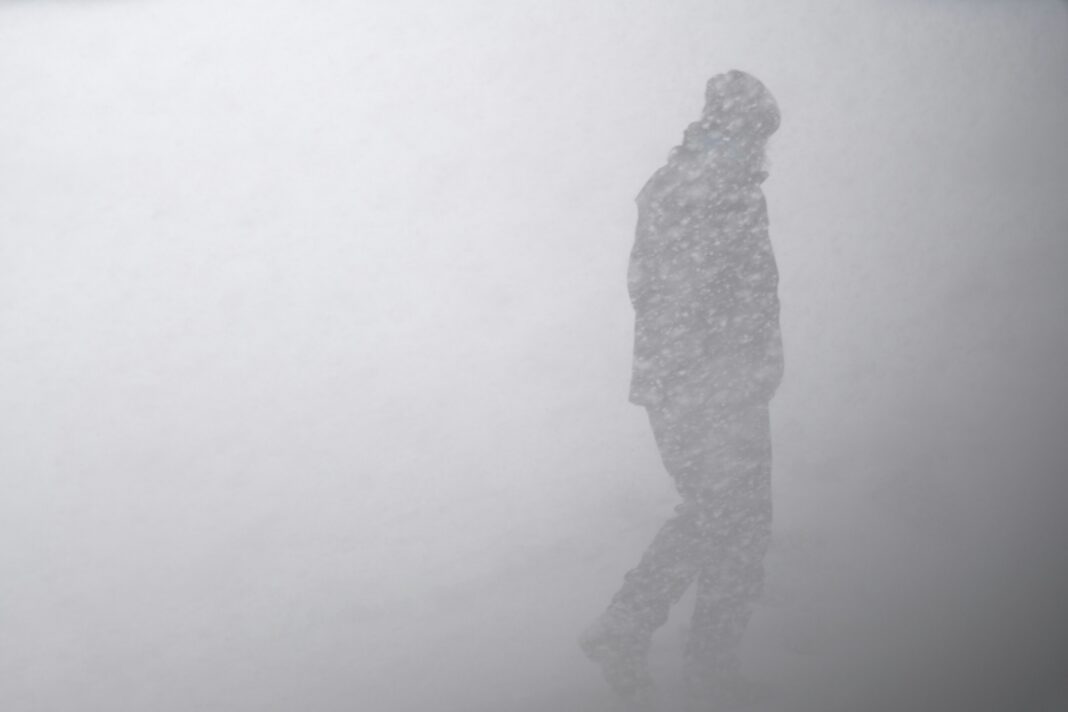 Uma mulher de 43 anos foi encontrada sem vida no quintal de sua casa, no condado de Huron, Ohio (EUA), após enfrentar temperaturas de -7°C (Foto: Unsplash)