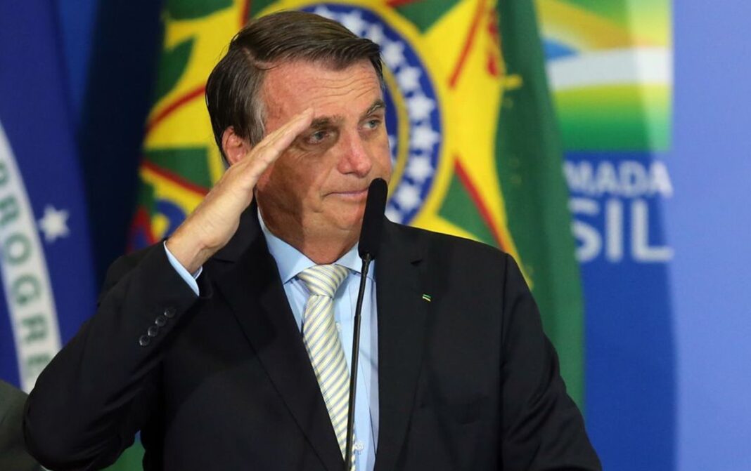 Aliados do ex-presidente Jair Bolsonaro (PL) descartam, por ora, a mobilização de sua base política para pressionar pelo impeachment do presidente Luiz Inácio Lula da Silva (PT) (Foto: X)