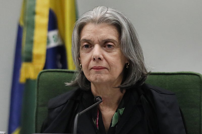 Na cerimônia que marcou a abertura do ano judiciário no Tribunal Superior Eleitoral (TSE), a ministra Cármen Lúcia destacou a necessidade de um acompanhamento rigoroso das redes sociais por parte da Justiça Eleitora (Foto: X)