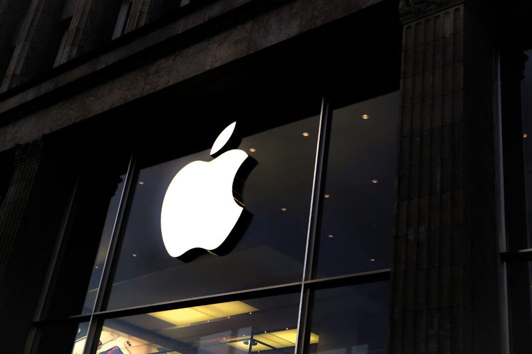 A funcionalidade, disponível com a atualização do iOS 18.3, permite que dispositivos se conectem diretamente à rede Starlink sem precisar de equipamentos adicionais (Foto: Unsplash)