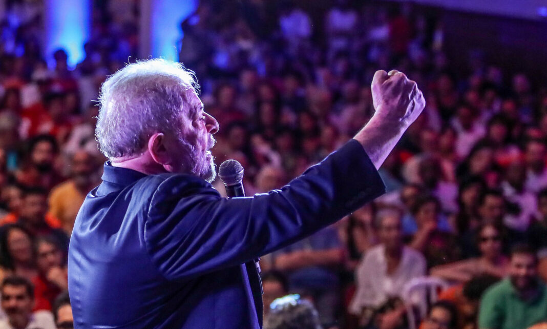 O presidente Luiz Inácio Lula da Silva afirmou nesta quarta-feira (5) que pesquisas eleitorais feitas com grande antecedência não refletem necessariamente o cenário real da disputa presidencial (Foto: X)