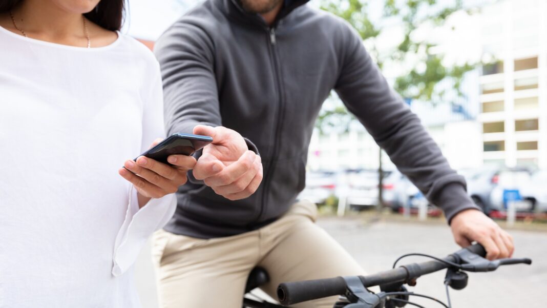 O governo federal apresentou uma proposta para endurecer as punições contra quem adquire celulares e outros produtos roubados (Foto: X)