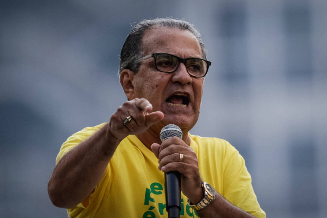 Durante um ato realizado no Rio de Janeiro neste domingo (16/3), o pastor Silas Malafaia voltou a criticar o ministro Alexandre de Moraes, do Supremo Tribunal Federal (STF), e questionou sua atuação à frente do inquérito que investiga a tentativa de golpe de Estado no Brasil (Foto: X)