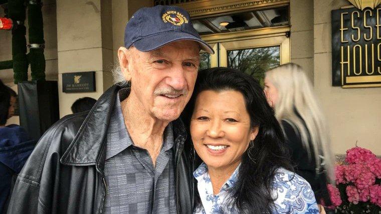 A pianista Betsy Arakawa, esposa do ator Gene Hackman, faleceu na última sexta-feira (7) após complicações de uma infecção causada pelo hantavírus (Foto; X)