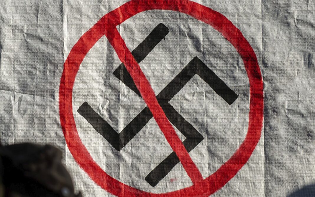 O número de ocorrências relacionadas à apologia ao nazismo no Brasil apresentou um aumento significativo nos últimos cinco anos (Foto: X)