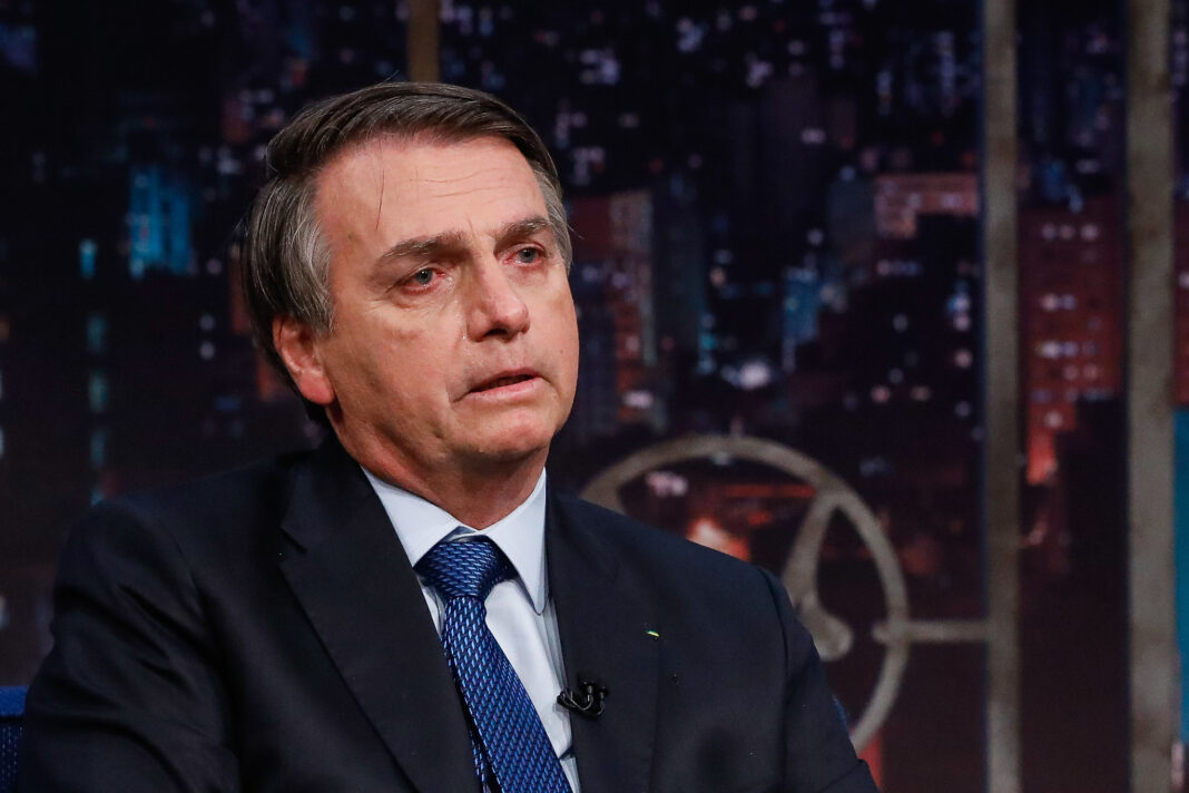 Por unanimidade, os ministros da Primeira Turma do Supremo Tribunal Federal (STF) decidiram transformar o ex-presidente Jair Bolsonaro e sete de seus ex-assessores em réus sob a acusação de tentativa de golpe de Estado (Foto: X)