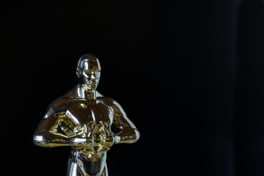 A cerimônia do Oscar é o auge do reconhecimento no cinema, mas nem todos os que um dia foram celebrados em Hollywood conseguiram manter seu prestígio (Foto: Unsplash)