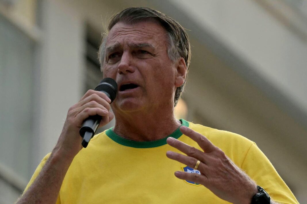Enquanto o tema da anistia volta ao centro das discussões políticas, o ex-presidente Jair Bolsonaro (PL) tem se dedicado a somar forças para tentar emplacar, na Câmara dos Deputados, a proposta que prevê perdão aos condenados pelos ataques de 8 de janeiro (Foto: X)