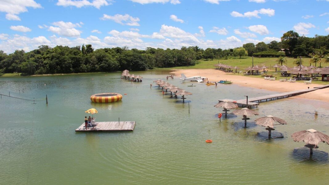 Um dos destinos turísticos mais procurados do Mato Grosso do Sul, Bonito enfrenta um problema inusitado: ataques frequentes de tambaquis a visitantes (Foto: X)