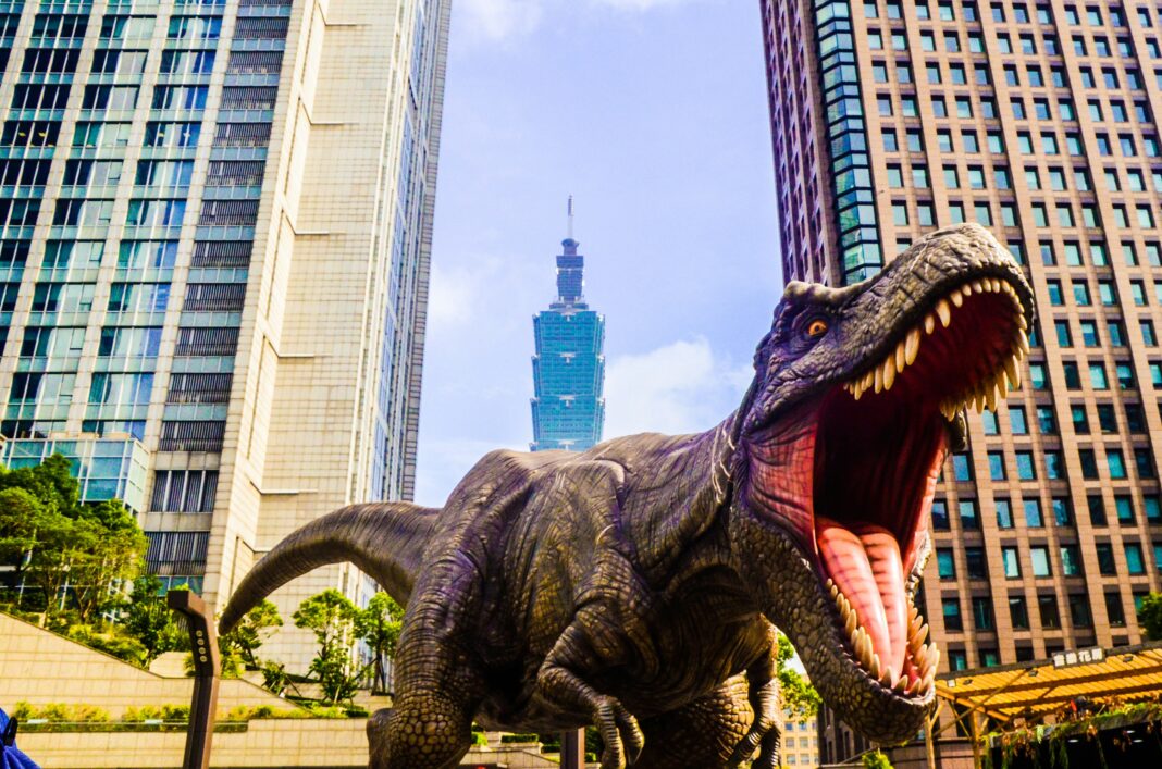 Por décadas, cientistas discutiram se os dinossauros já estavam em declínio quando um asteroide atingiu a Terra há 66 milhões de anos (Foto: Unsplash)