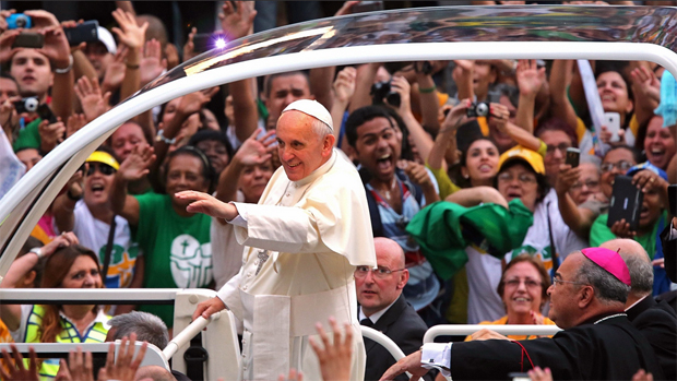 A primeira viagem internacional do papa Francisco teve como destino o Brasil (Foto: X)